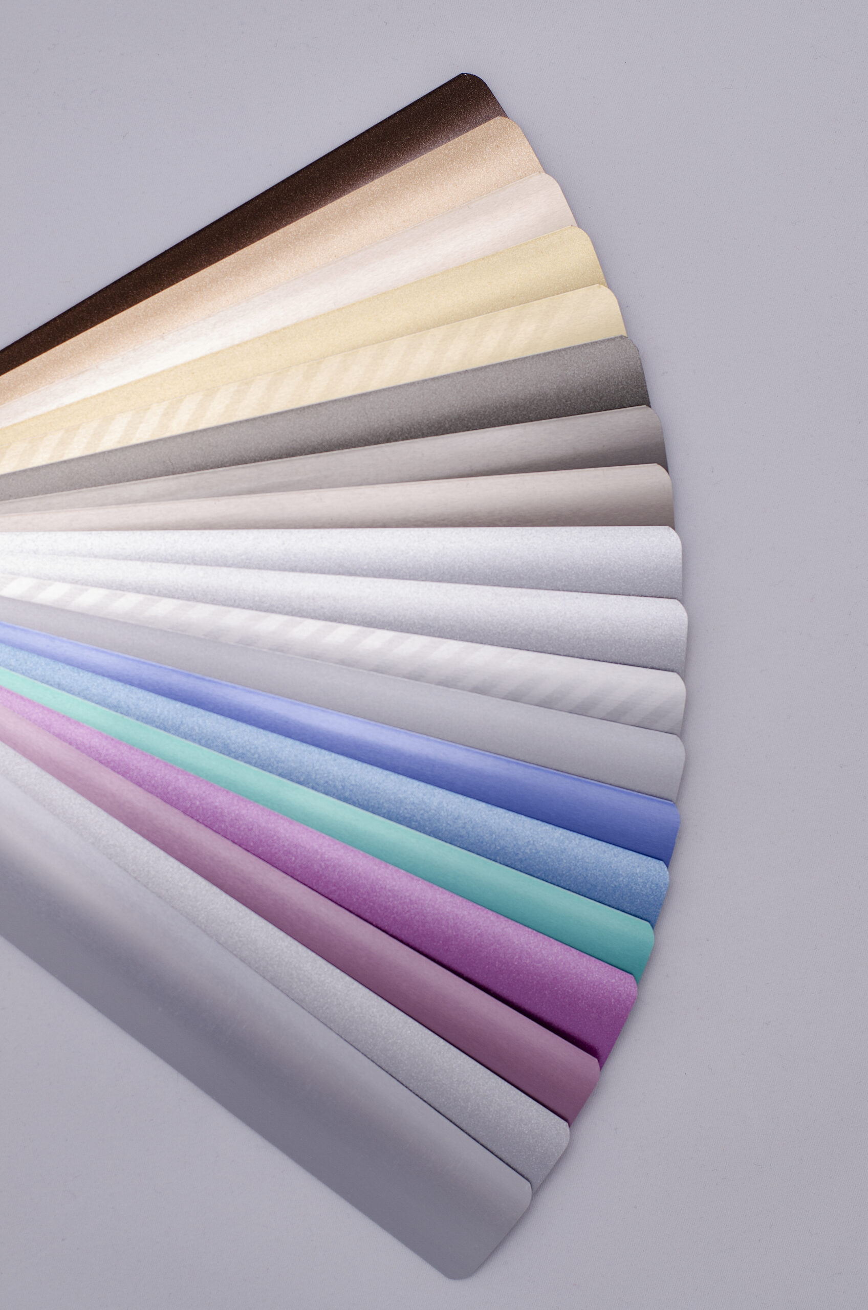 Tieniaca technika v modernom interiéri rodinného domu na západnom Slovensku