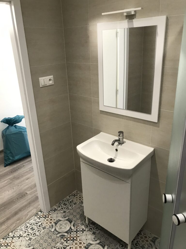 Kompletná rekonštrukcia bytu kupelna bratisdlava– moderný interiér