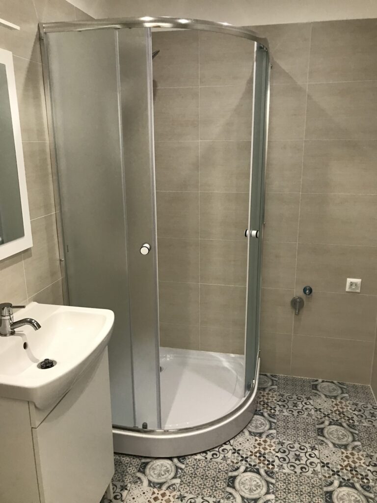 Kompletná rekonštrukcia bytu kupelna bratisdlava– moderný interiér